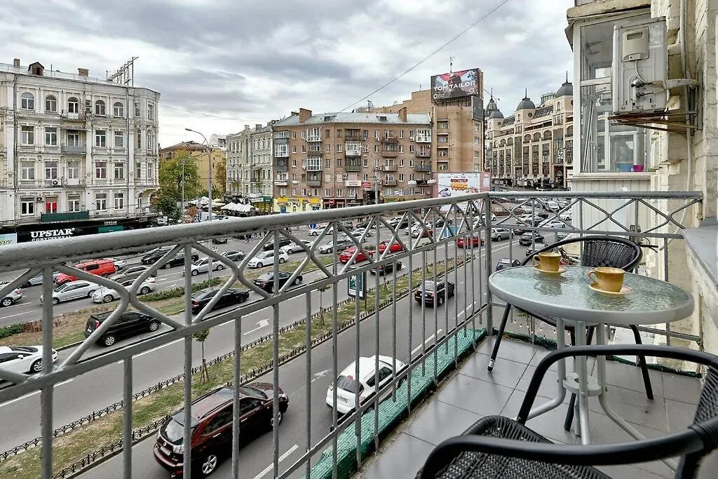 Apartment Лофт 100 М2 - Три Раздельных Спальни Улица Бассейная 13 Метро Дворец Спорта Kyiv